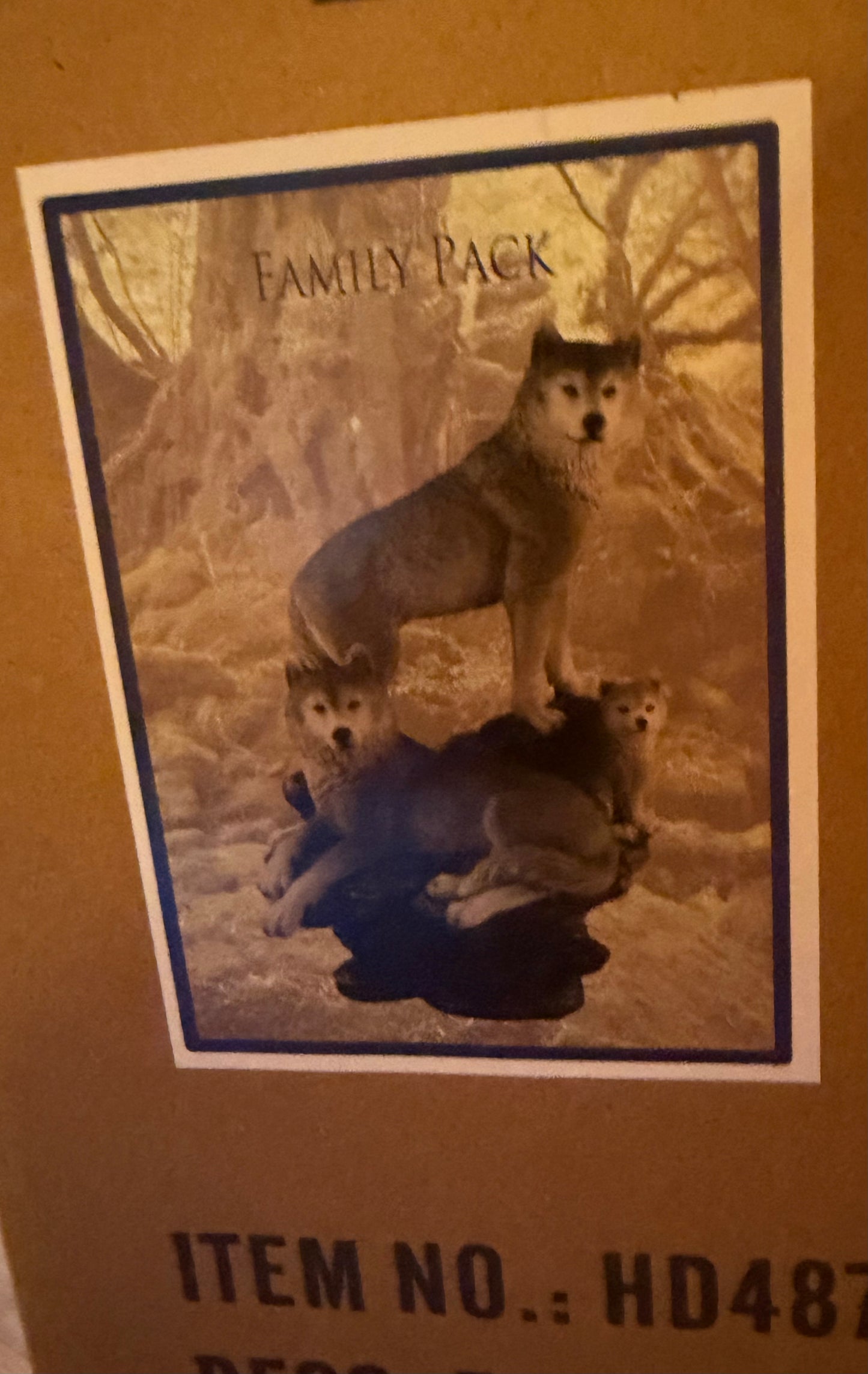 Wolf Family Pack Wildlife Sculpture-Resin Home Decor Statue