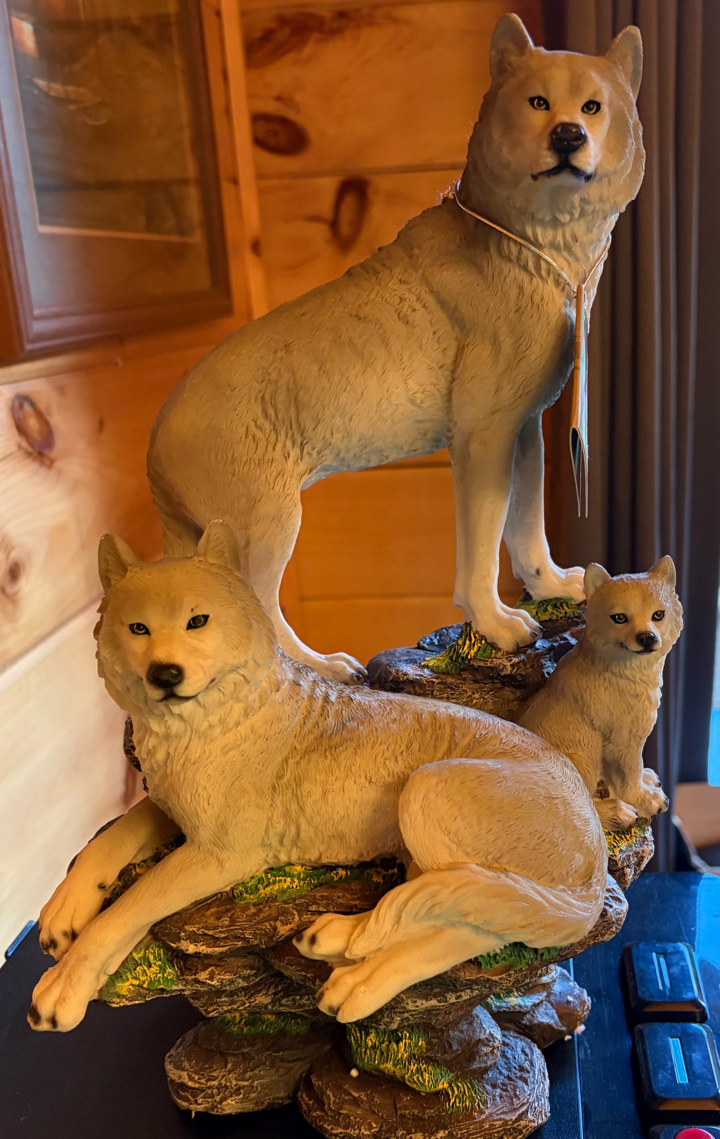 Wolf Family Pack Wildlife Sculpture-Resin Home Decor Statue