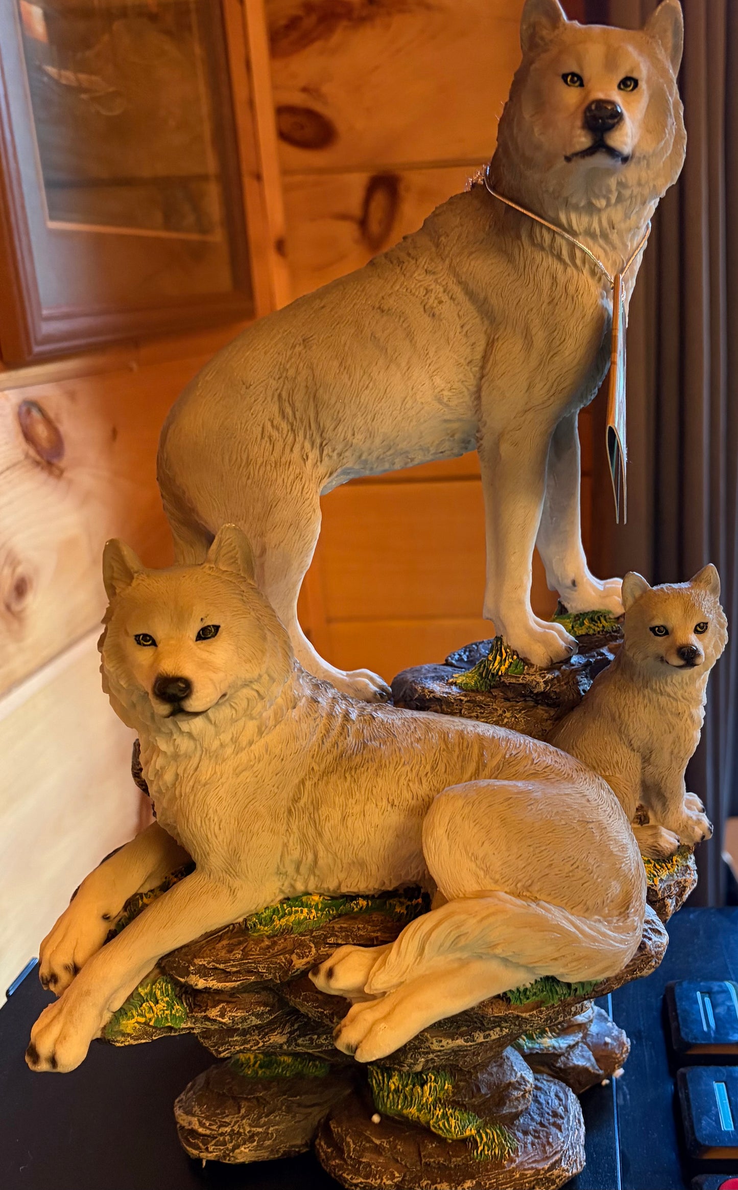 Wolf Family Pack Wildlife Sculpture-Resin Home Decor Statue
