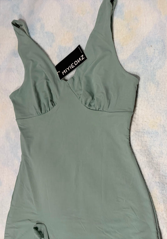 IWD Women sleeveless V-Neck Bodycon Mini Dress -Ruffle Hem, Side Slit, Size Large